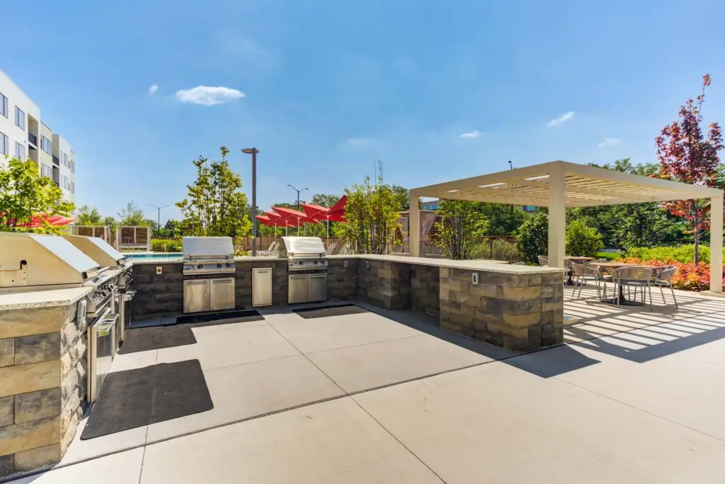 grilling station at the domain citygate apartments in naperville
